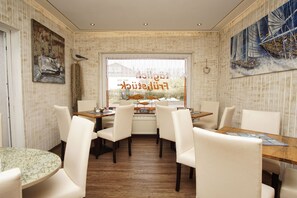 Dining - Cozy vacation apartment near the water - Ferienhaus Stark vacation apartment 01 (Ralswiek)