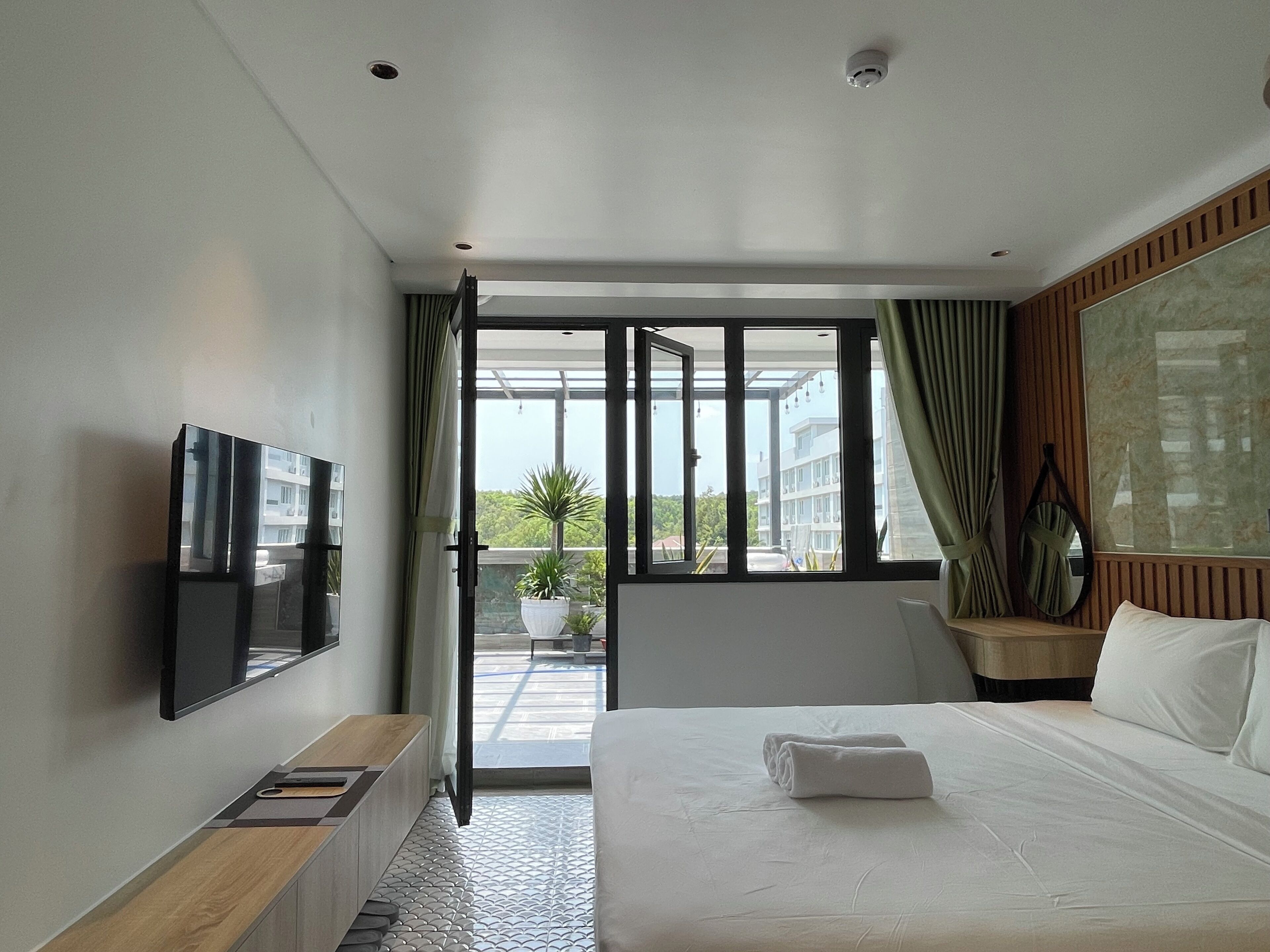 Executive Double Room, City View