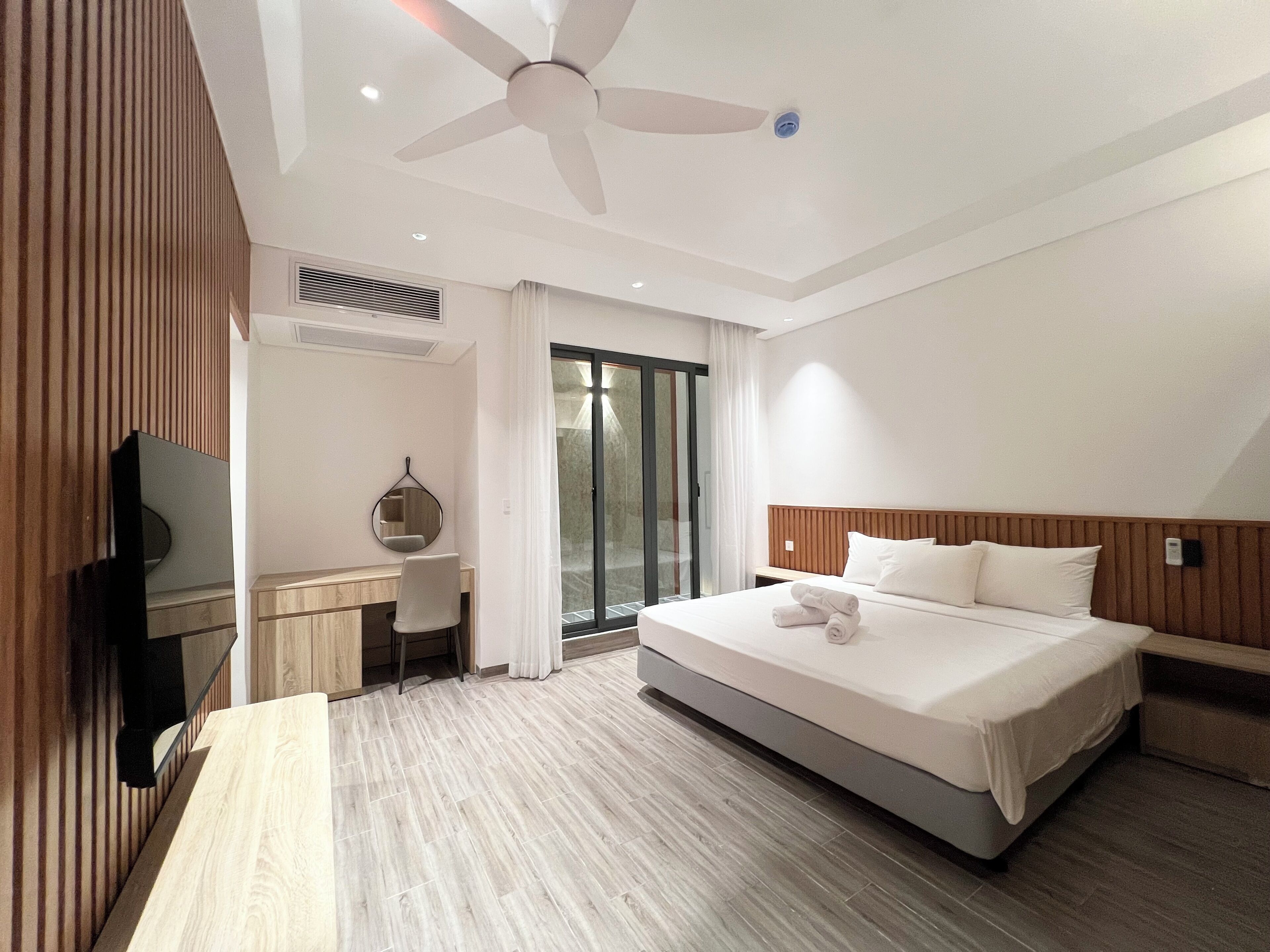 Luxury Apartment, No Windows