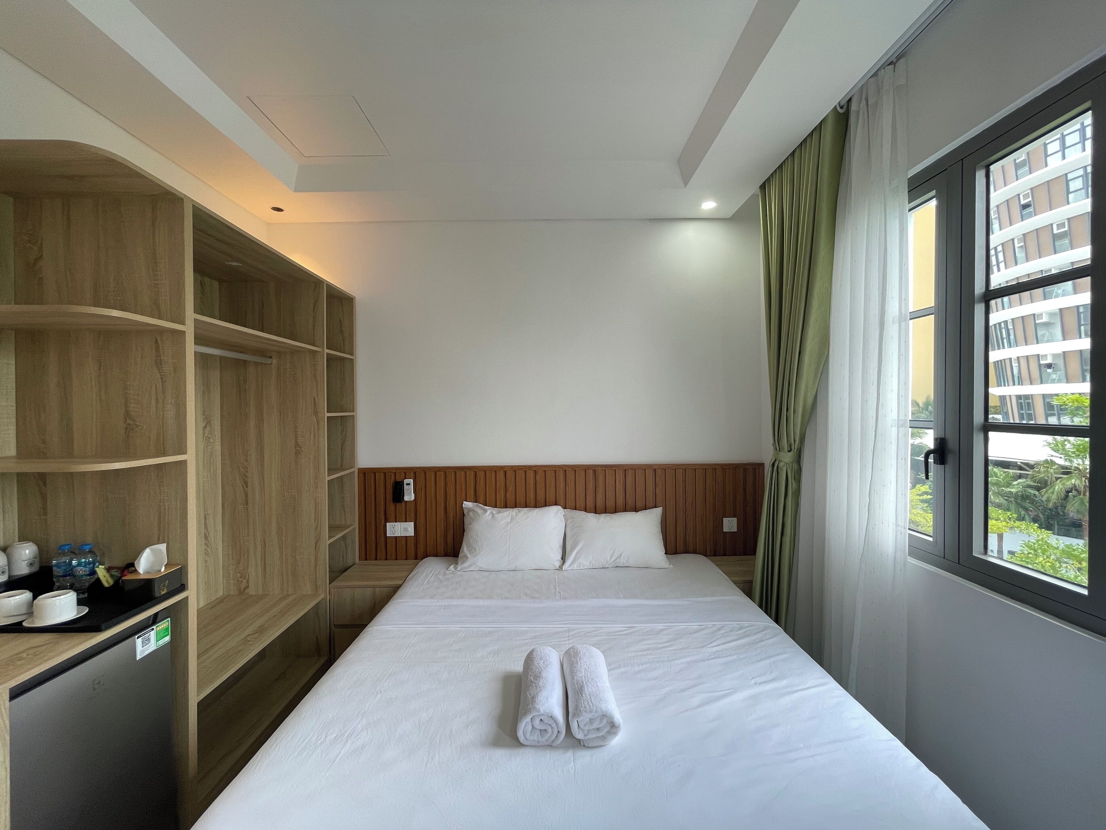 Deluxe Double Room, 1 King Bed, Housekeeping, City View