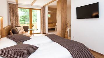 Studio Suite, Balcony | Free WiFi