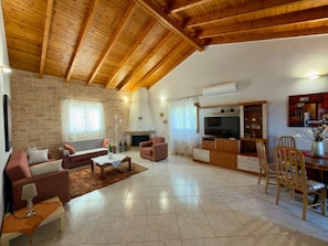 Room - Villa Erato Keratea (Lavreotiki)