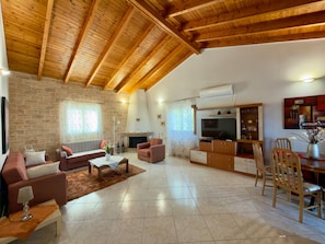 Room - Villa Erato Keratea (Lavreotiki)