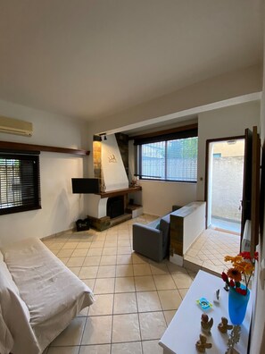 House - Cozy Home in Cholargos (Papagou-Holargos)