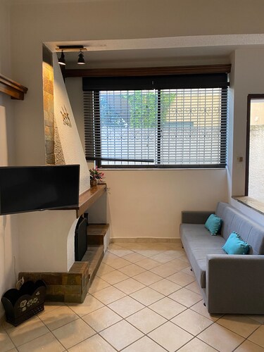 Cozy Home in Cholargos