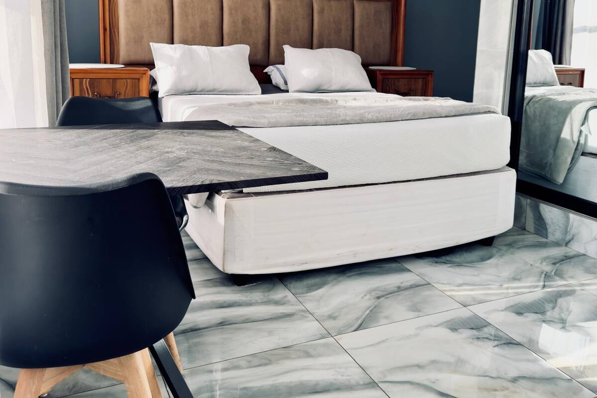 Habitación Deluxe | Escritorio, wifi gratis, ropa de cama