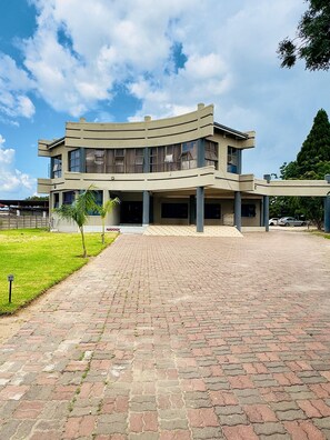 Exterior - FLORIDA GUEST LODGE (Harare)