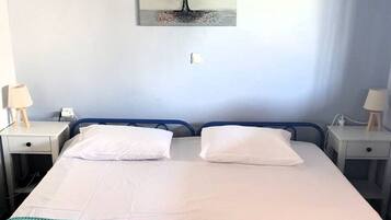 2 bedrooms, iron/ironing board, WiFi, bed sheets