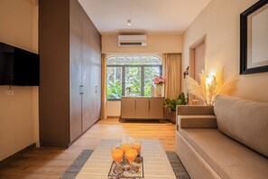 Deluxe Room | Living area - Staymaster Casa D'amaaya 4BR- Pool (Anjuna)