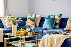 Smart TV - Panoramic Suites Žaborić | Beachfront Stay & Island Views l King-Size l Terrace (Žaborić)