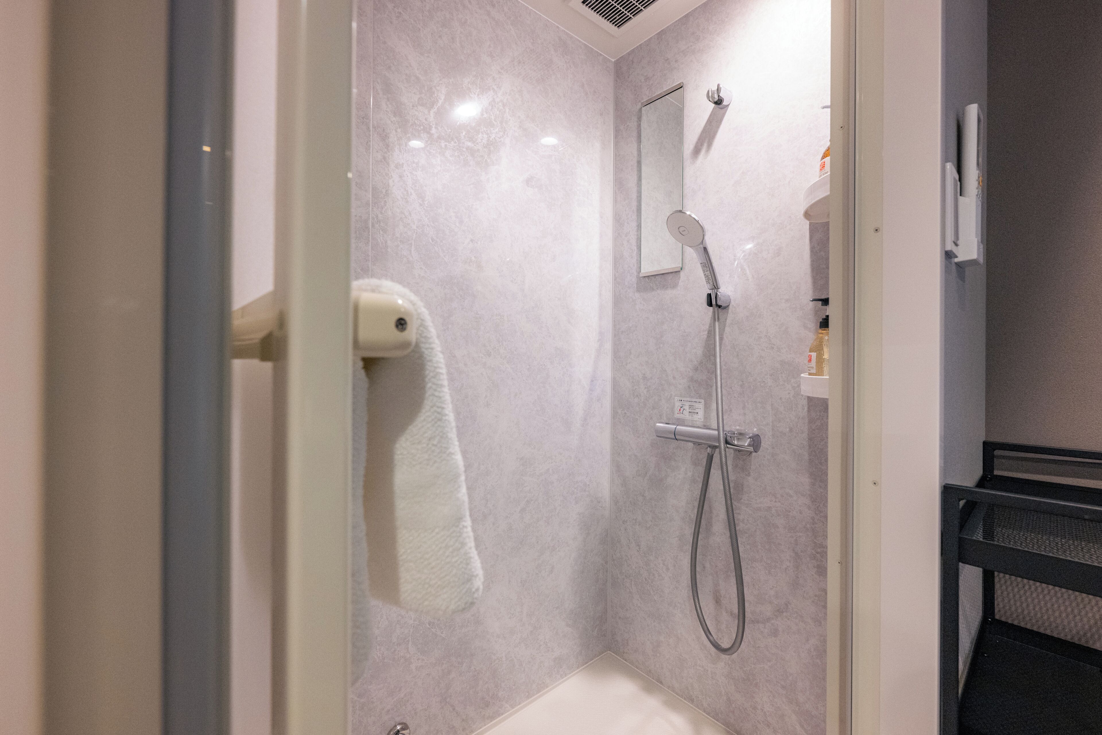 Twin Room | Bathroom