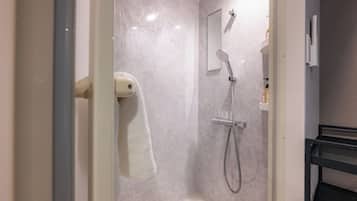Twin Room | Bathroom