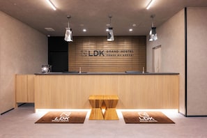 Reception - Grand Hostel LDK Osaka Shinsekai - Hostel (Osaka)