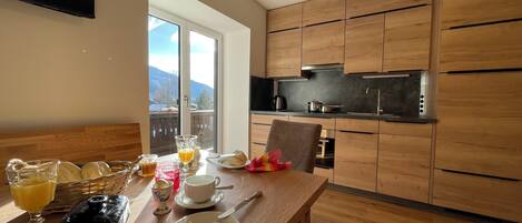 Comfort Apartment, Mountain View | Dining