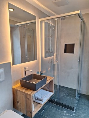 Comfort Apartment, Mountain View | Bathroom | Shower, hair dryer, towels, soap - boutique appartementsKOFLER (Mallnitz)