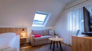 1 bedroom, iron/ironing board, WiFi, bed sheets - Apartment in Gästehaus Gehri with Scenic Views, Peaceful, Central, and Inviting (Waldkirch)