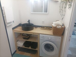 Interior - Ideal for curists, old barn of 50m2 restored with all comforts. (Casteljaloux)