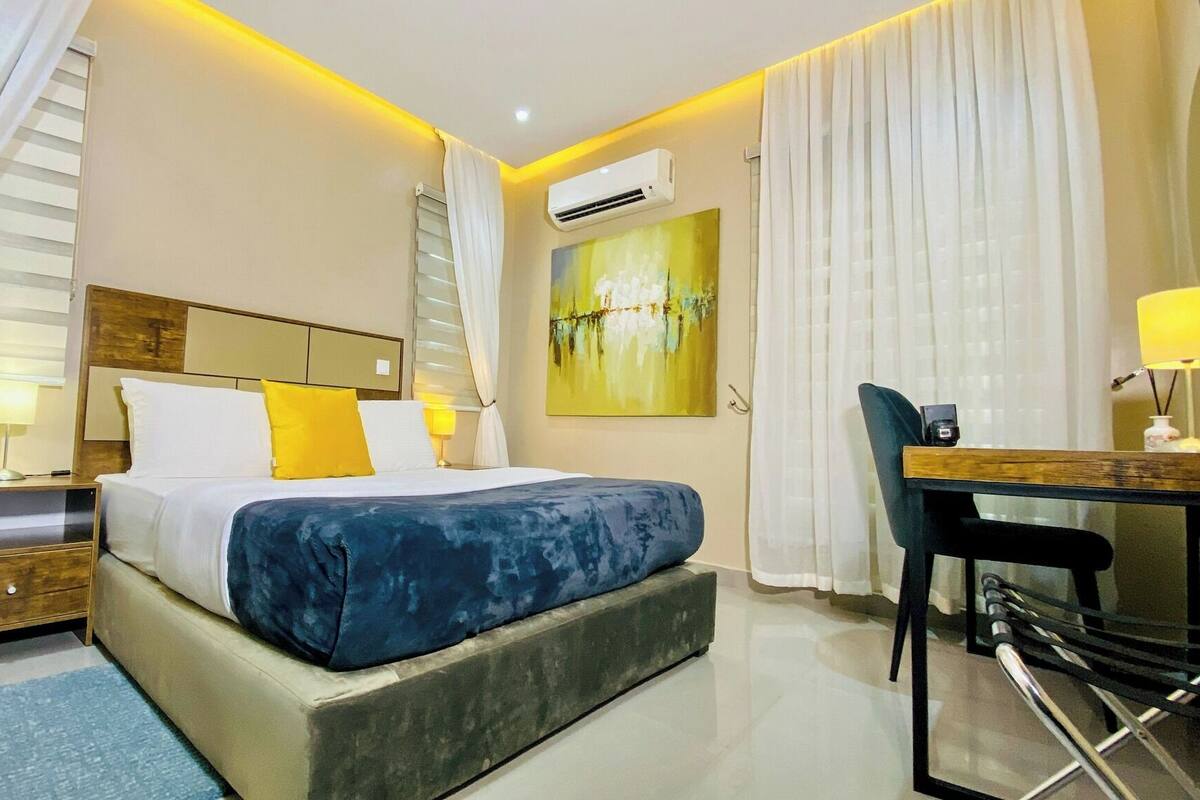 エコノミー アパートメント バルコニー シティビュー