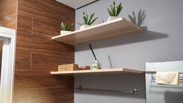 Comfort Condo, 1 Bedroom, Balcony, City View | Bathroom