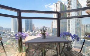 Balcony - 1BR KLASSI Comfort Stay (Pasay)