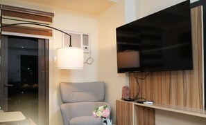 Comfort Condo, 1 Bedroom, Balcony, City View | Interior - 1BR KLASSI Comfort Stay (Pasay)