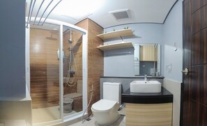 Comfort Condo, 1 Bedroom, Balcony, City View | Bathroom - 1BR KLASSI Comfort Stay (Pasay)