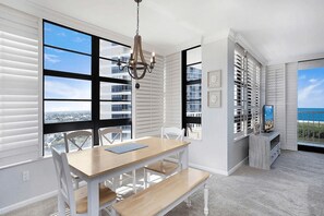 Dining - Weekly Discount 30 | Beachfront + Balcony + Gulf Views (Marco Island)