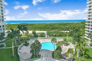 A heated pool - Weekly Discount 30 | Beachfront + Balcony + Gulf Views (Marco Island)