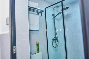 Huoneisto, kaupunkinäköala | Kylpyhuone