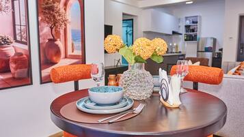 Huoneisto, kaupunkinäköala | Ruokailu