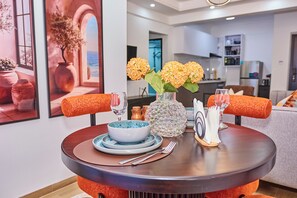 Huoneisto, kaupunkinäköala | Ruokailu