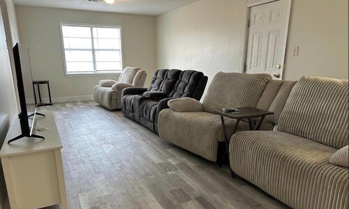Lovely house with cool AC in charming Blytheville