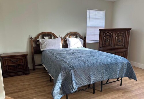 Lovely house with cool AC in charming Blytheville