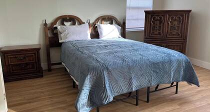 Lovely house with cool AC in charming Blytheville