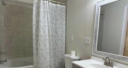 Lovely house with cool AC in charming Blytheville