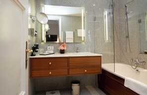 Junior Room, Balcony, Partial Lake View | Bathroom | Hair dryer, towels, soap, shampoo - La Residence des Trois Couronnes (Vevey)