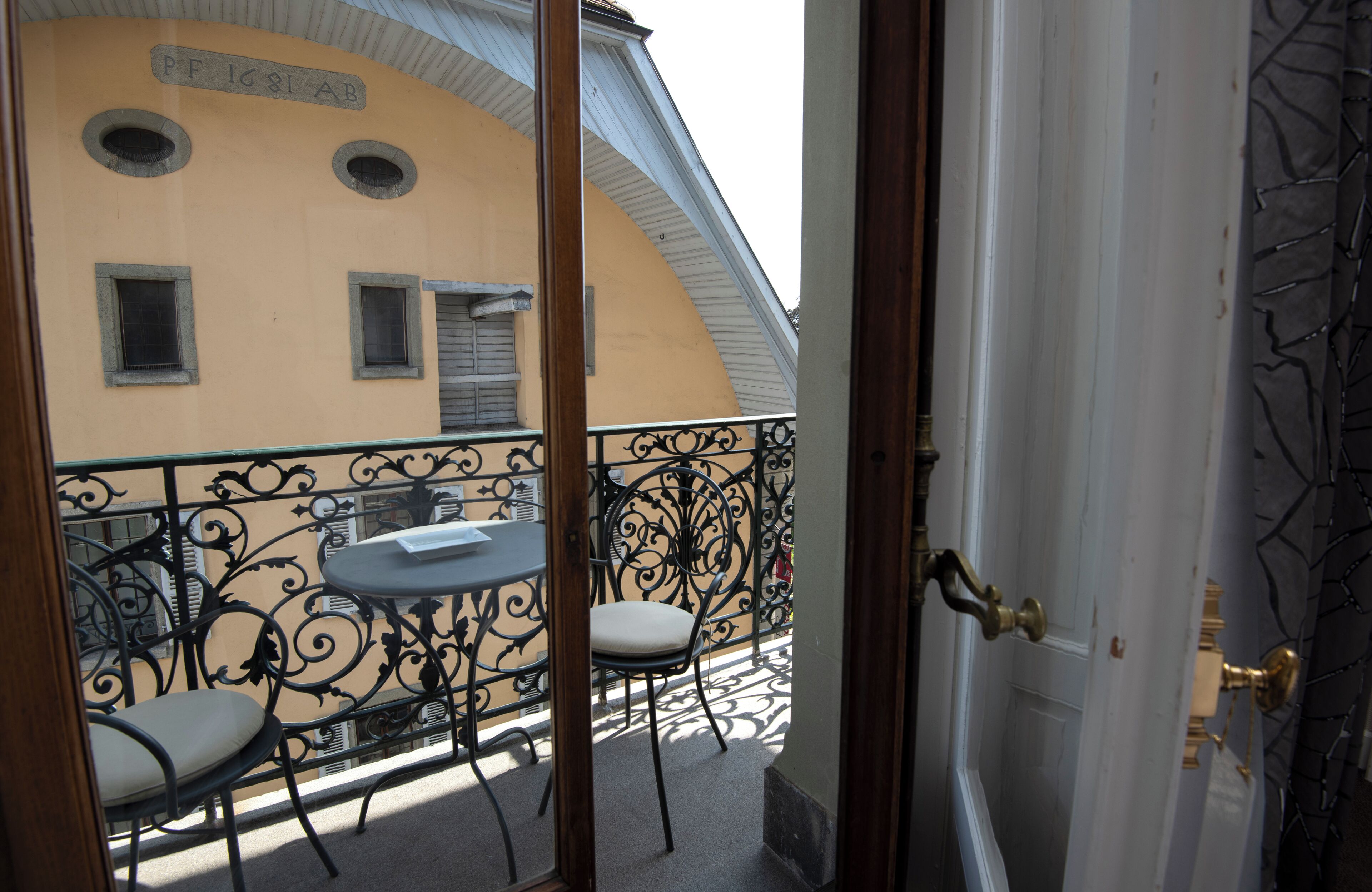Family Room, Balcony, City View | Interior