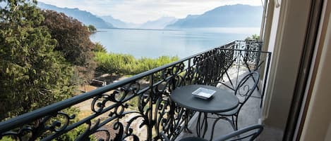 普通客房, 陽台, 部分湖景 | 住宿一隅