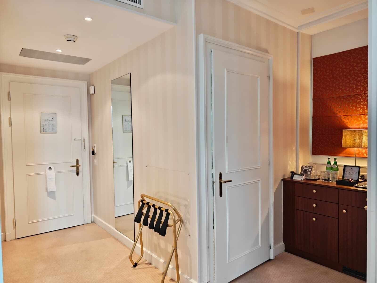 Chambre Classique, vue cour intérieure | Intérieur