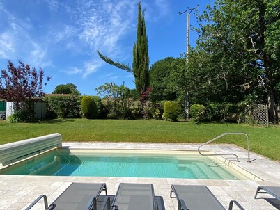 Villa Berthelots with Private Pool in Southern Charente