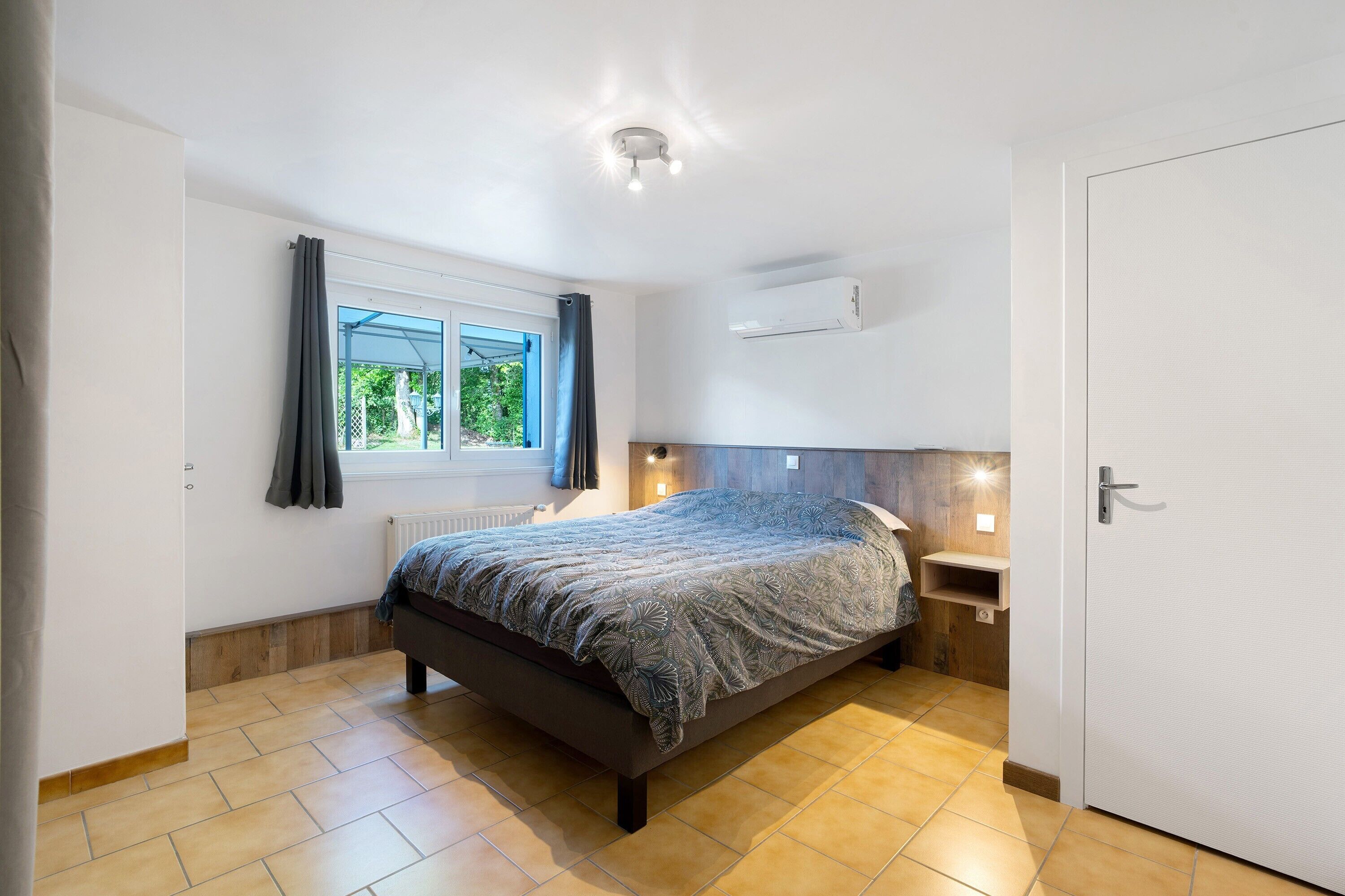 4 chambres, fer et planche à repasser, Wi-Fi, draps fournis