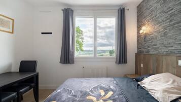 4 slaapkamers, een strijkplank/strijkijzer, wifi, beddengoed