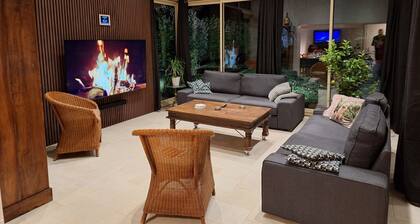 Villa Berthelots with Private Pool in Southern Charente