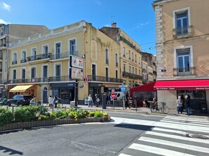 Miscellaneous - T2 on the Canal Royal (Sète)