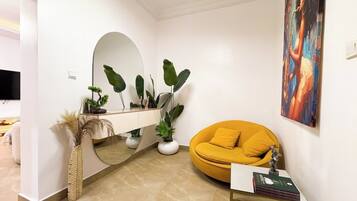 Deluxe-Apartment, Balkon, Meerblick | Innenbereich