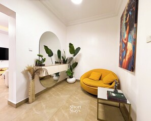 Deluxe-Apartment, Balkon, Meerblick | Innenbereich