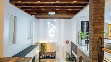 Deluxe Apartment, Balcony, Ocean View | Interior