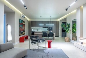 Apartamento Deluxe, balcón, vistas al mar | Interior