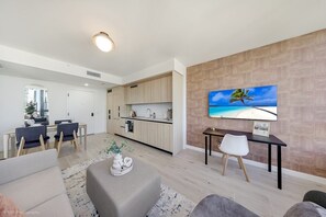 TV - Sky-High penthouse 1BR | 37st Floor City Views (MIAMI)