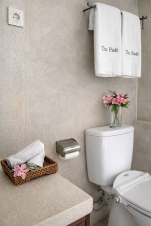 Kamar Double Premium, pemandangan samudra | Kamar mandi